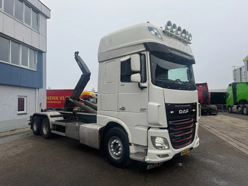 DAF XF 510 6X2 EURO 6 VDL 30T HOOK 2017 - Kamion s kukastom dizalicom: slika DAF XF 510 6X2 EURO 6 VDL 30T HOOK 2017 - Kamion s kukastom dizalicom DAF XF 510 6X2 EURO 6 VDL 30T HOOK 2017 - Kamion s kukastom dizalicom: slika DAF XF 510 6X2 EURO 6 VDL 30T HOOK 2017 - Kamion s kukastom dizalicom