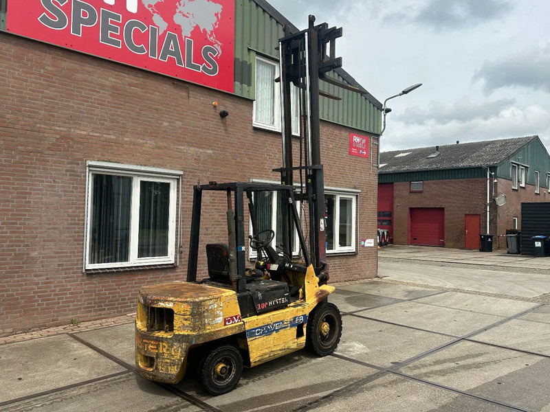 Hyster H3.00XL - 3 TONS - Diesel viličar: slika Hyster H3.00XL - 3 TONS - Diesel viličar Hyster H3.00XL - 3 TONS - Diesel viličar: slika Hyster H3.00XL - 3 TONS - Diesel viličar