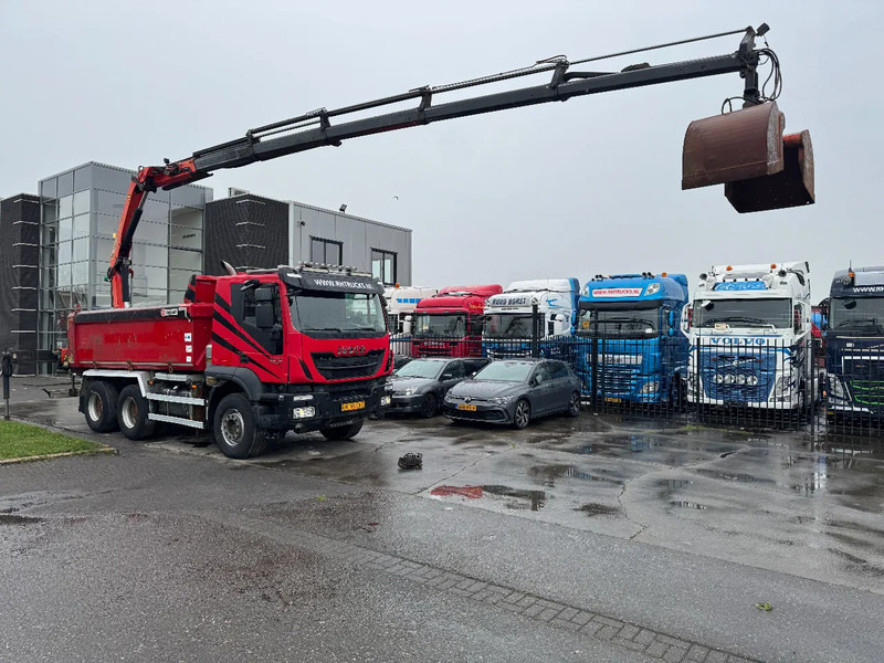 Iveco Trakker 500 6X4 EURO 6 KIPPER + PALFINGER PK18002 FULL STEEL - Kiper, Kamion s kranom: slika Iveco Trakker 500 6X4 EURO 6 KIPPER + PALFINGER PK18002 FULL STEEL - Kiper, Kamion s kranom Iveco Trakker 500 6X4 EURO 6 KIPPER + PALFINGER PK18002 FULL STEEL - Kiper, Kamion s kranom: slika Iveco Trakker 500 6X4 EURO 6 KIPPER + PALFINGER PK18002 FULL STEEL - Kiper, Kamion s kranom