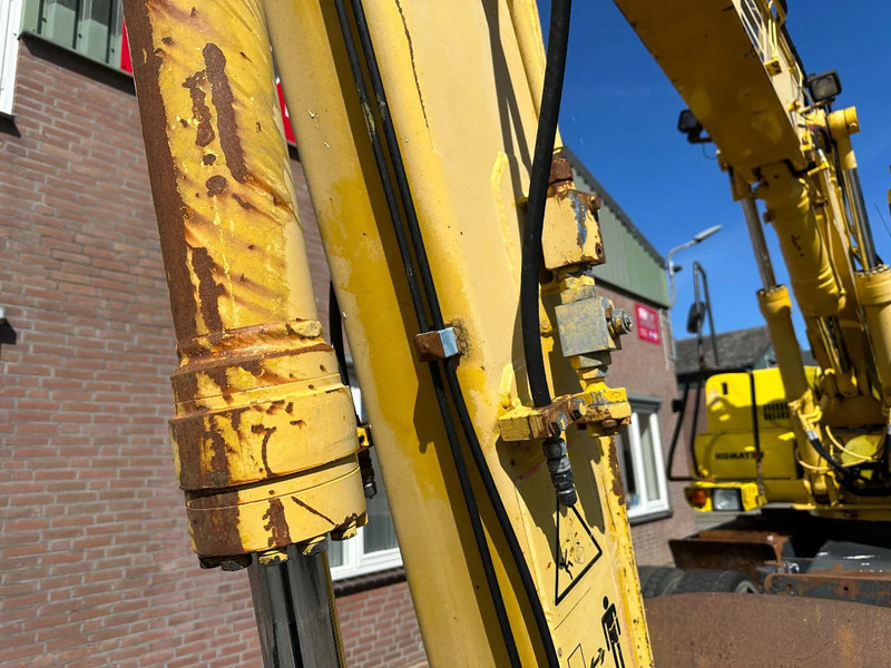 Bager na kotačima Komatsu PW150ES-6K CE: slika Bager na kotačima Komatsu PW150ES-6K CE