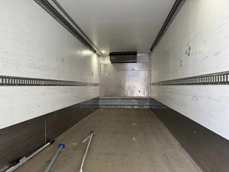 Kamion hladnjača MAN TGS 6X2 STEERING AXLE THERMO KING T 1000R TÜV MOT TILL 05-26: slika Kamion hladnjača MAN TGS 6X2 STEERING AXLE THERMO KING T 1000R TÜV MOT TILL 05-26 Kamion hladnjača MAN TGS 6X2 STEERING AXLE THERMO KING T 1000R TÜV MOT TILL 05-26: slika Kamion hladnjača MAN TGS 6X2 STEERING AXLE THERMO KING T 1000R TÜV MOT TILL 05-26