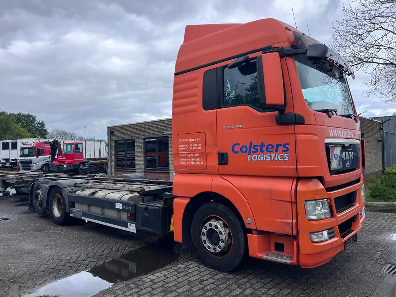 MAN TGX 26.440 XLX 6X2 EURO 5 - BDF CHASSIS + RETARDER - Transporter kontejnera/ Kamion s izmjenjivim sanducima: slika MAN TGX 26.440 XLX 6X2 EURO 5 - BDF CHASSIS + RETARDER - Transporter kontejnera/ Kamion s izmjenjivim sanducima MAN TGX 26.440 XLX 6X2 EURO 5 - BDF CHASSIS + RETARDER - Transporter kontejnera/ Kamion s izmjenjivim sanducima: slika MAN TGX 26.440 XLX 6X2 EURO 5 - BDF CHASSIS + RETARDER - Transporter kontejnera/ Kamion s izmjenjivim sanducima