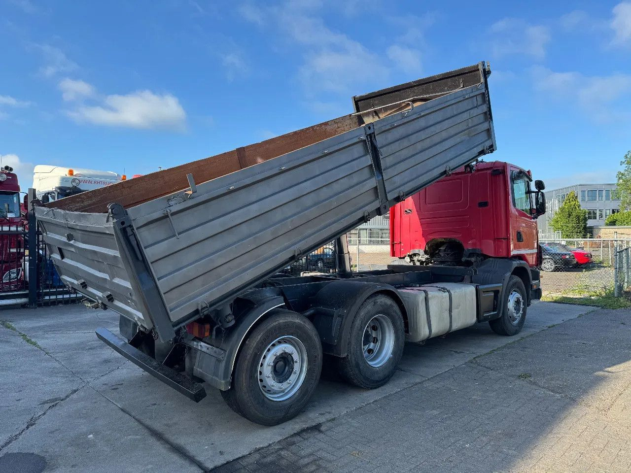 Scania R124-470 6X2 KIPPER EURO 3 - Kiper: slika Scania R124-470 6X2 KIPPER EURO 3 - Kiper Scania R124-470 6X2 KIPPER EURO 3 - Kiper: slika Scania R124-470 6X2 KIPPER EURO 3 - Kiper