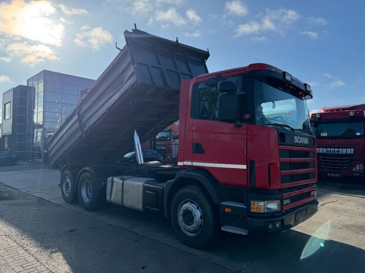 Scania R124-470 6X2 KIPPER EURO 3 - Kiper: slika Scania R124-470 6X2 KIPPER EURO 3 - Kiper Scania R124-470 6X2 KIPPER EURO 3 - Kiper: slika Scania R124-470 6X2 KIPPER EURO 3 - Kiper