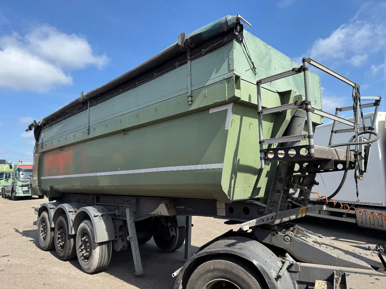 Schmitz Cargobull SGF*3 LIFTING AXLE - Kiper poluprikolica: slika Schmitz Cargobull SGF*3 LIFTING AXLE - Kiper poluprikolica Schmitz Cargobull SGF*3 LIFTING AXLE - Kiper poluprikolica: slika Schmitz Cargobull SGF*3 LIFTING AXLE - Kiper poluprikolica