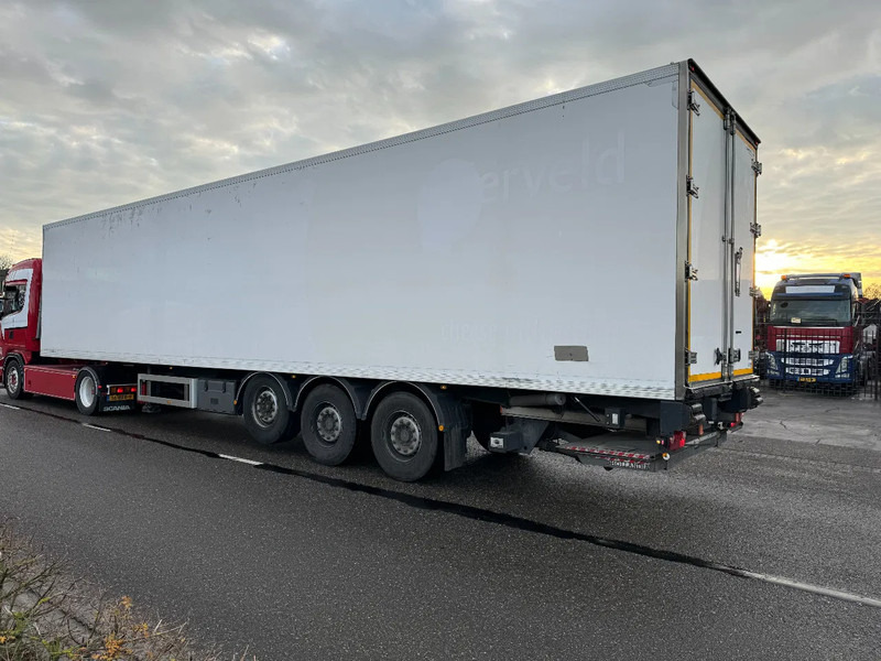 Tecnokar CARRIER VECTOR 1550 3X SAF AXLE - Poluprikolica hladnjača: slika Tecnokar CARRIER VECTOR 1550 3X SAF AXLE - Poluprikolica hladnjača Tecnokar CARRIER VECTOR 1550 3X SAF AXLE - Poluprikolica hladnjača: slika Tecnokar CARRIER VECTOR 1550 3X SAF AXLE - Poluprikolica hladnjača