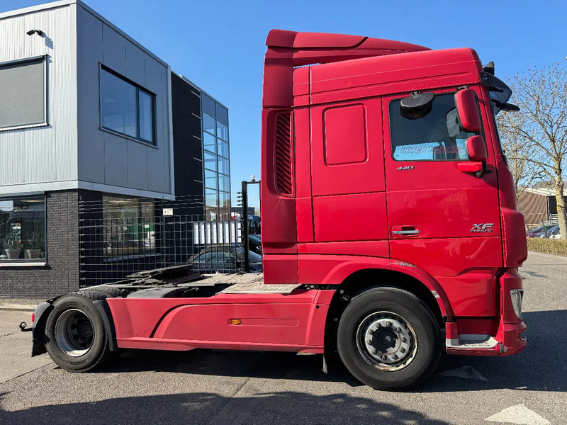 DAF XF 440 4X2 EURO 6 SKIRTS 2017 - Tegljač: slika DAF XF 440 4X2 EURO 6 SKIRTS 2017 - Tegljač DAF XF 440 4X2 EURO 6 SKIRTS 2017 - Tegljač: slika DAF XF 440 4X2 EURO 6 SKIRTS 2017 - Tegljač