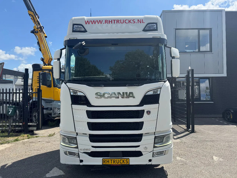 Scania R520 V8 NGS 6X4 EURO 6 - Tegljač: slika Scania R520 V8 NGS 6X4 EURO 6 - Tegljač Scania R520 V8 NGS 6X4 EURO 6 - Tegljač: slika Scania R520 V8 NGS 6X4 EURO 6 - Tegljač