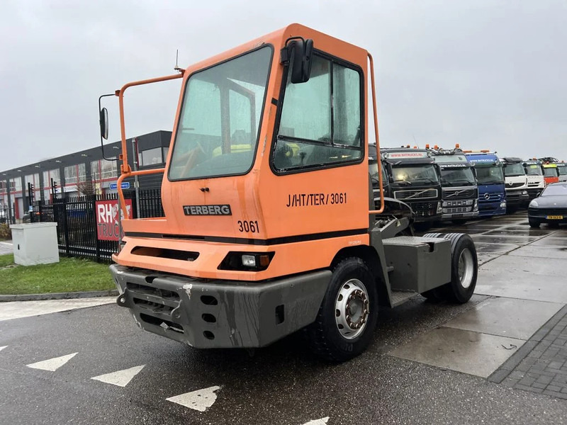 Terberg YT 222 YT222 - Terminalni traktor: slika Terberg YT 222 YT222 - Terminalni traktor Terberg YT 222 YT222 - Terminalni traktor: slika Terberg YT 222 YT222 - Terminalni traktor
