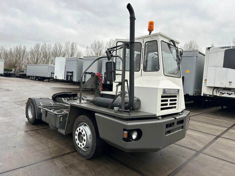 Terberg YT YT17 - Terminalni traktor: slika Terberg YT YT17 - Terminalni traktor Terberg YT YT17 - Terminalni traktor: slika Terberg YT YT17 - Terminalni traktor