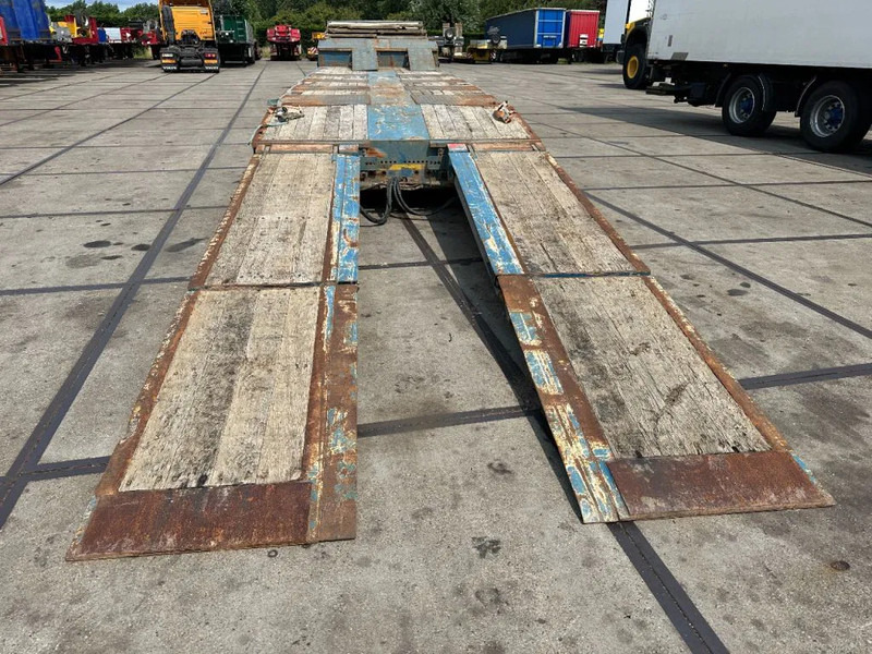 Wielton 4 AXEL WITH RAMPS - Poluprikolica s niskim utovarivačem: slika Wielton 4 AXEL WITH RAMPS - Poluprikolica s niskim utovarivačem Wielton 4 AXEL WITH RAMPS - Poluprikolica s niskim utovarivačem: slika Wielton 4 AXEL WITH RAMPS - Poluprikolica s niskim utovarivačem