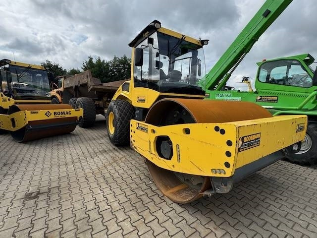 Bomag BW 213 D -5 - Kompaktor: slika Bomag BW 213 D -5 - Kompaktor Bomag BW 213 D -5 - Kompaktor: slika Bomag BW 213 D -5 - Kompaktor