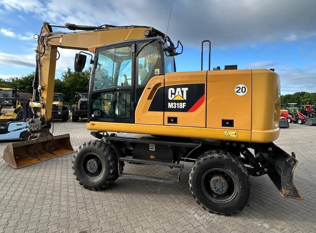 Bager na kotačima CAT M 318 F: slika Bager na kotačima CAT M 318 F Bager na kotačima CAT M 318 F: slika Bager na kotačima CAT M 318 F
