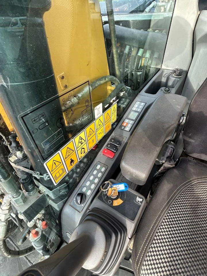 Bager na kotačima CAT M 318 F: slika Bager na kotačima CAT M 318 F Bager na kotačima CAT M 318 F: slika Bager na kotačima CAT M 318 F