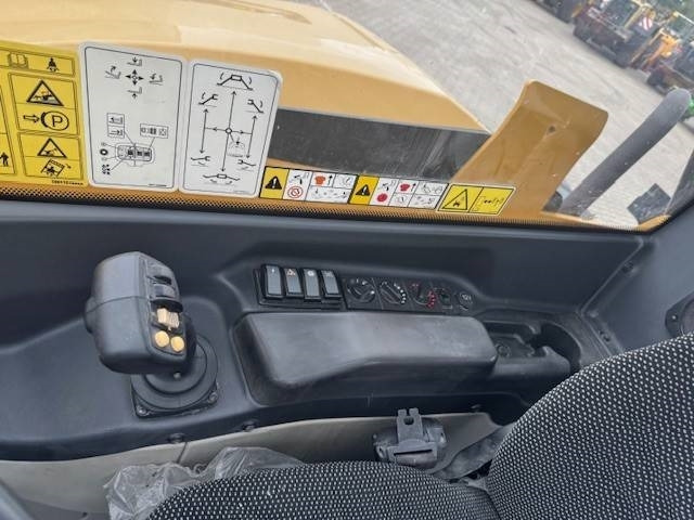 Teleskopski utovarivač na kotačima CAT TH 414 4x4, Klima: slika Teleskopski utovarivač na kotačima CAT TH 414 4x4, Klima Teleskopski utovarivač na kotačima CAT TH 414 4x4, Klima: slika Teleskopski utovarivač na kotačima CAT TH 414 4x4, Klima