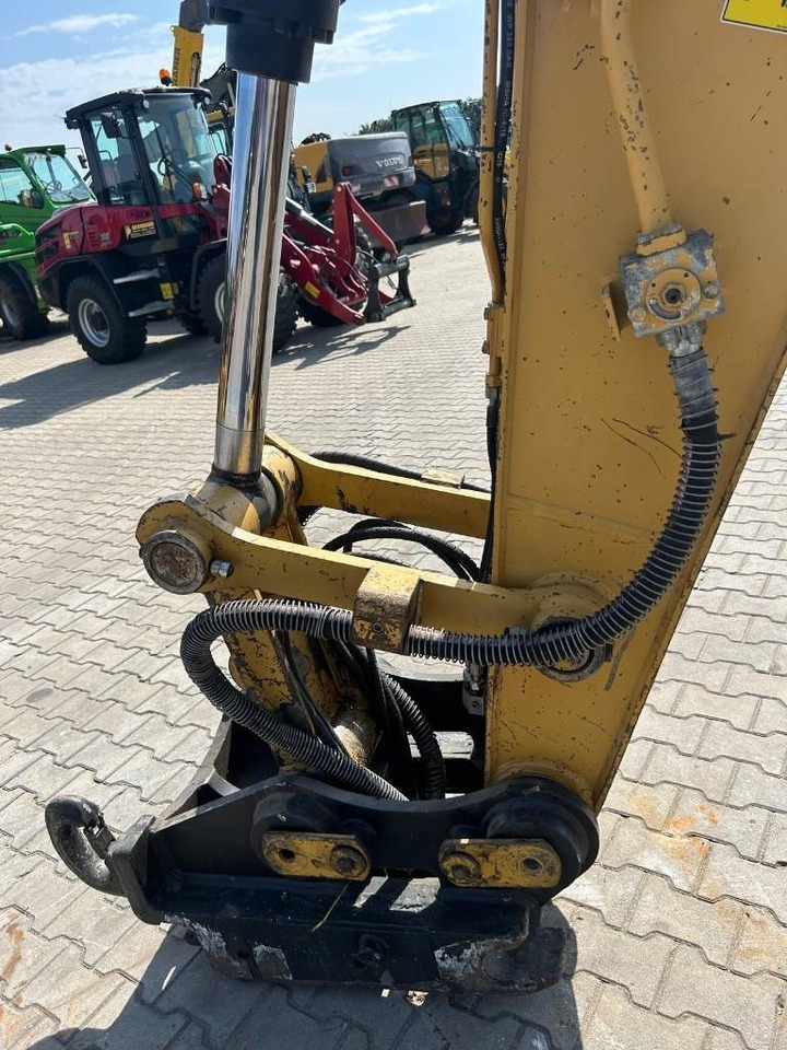 Bager gusjeničar CATERPILLAR 320 EL: slika Bager gusjeničar CATERPILLAR 320 EL Bager gusjeničar CATERPILLAR 320 EL: slika Bager gusjeničar CATERPILLAR 320 EL