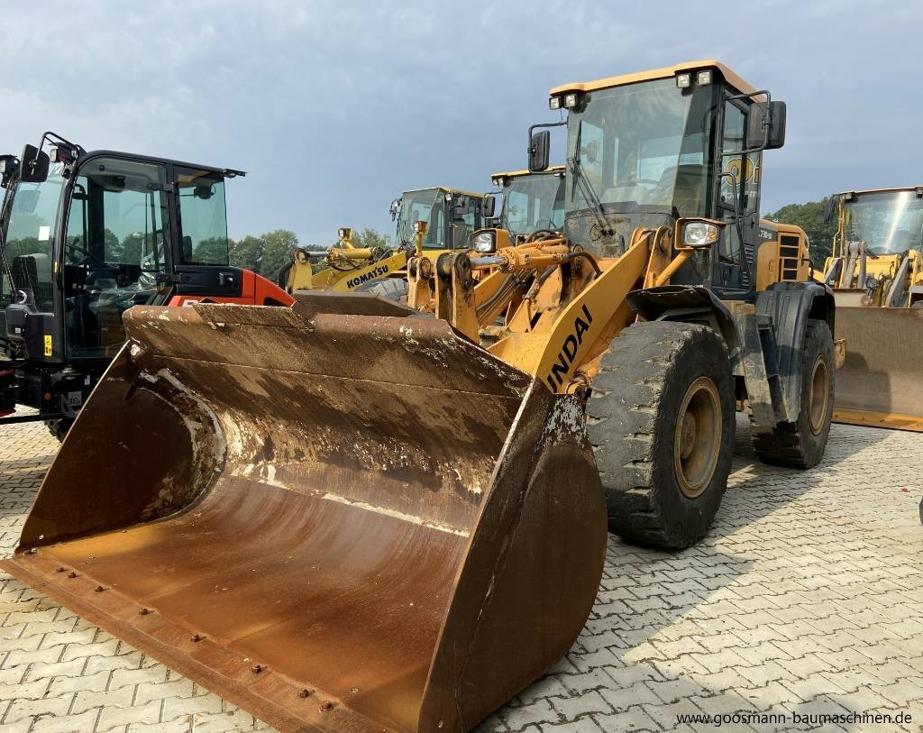 HYUNDAI HL 730-9A - Utovarivač na kotačima: slika HYUNDAI HL 730-9A - Utovarivač na kotačima HYUNDAI HL 730-9A - Utovarivač na kotačima: slika HYUNDAI HL 730-9A - Utovarivač na kotačima
