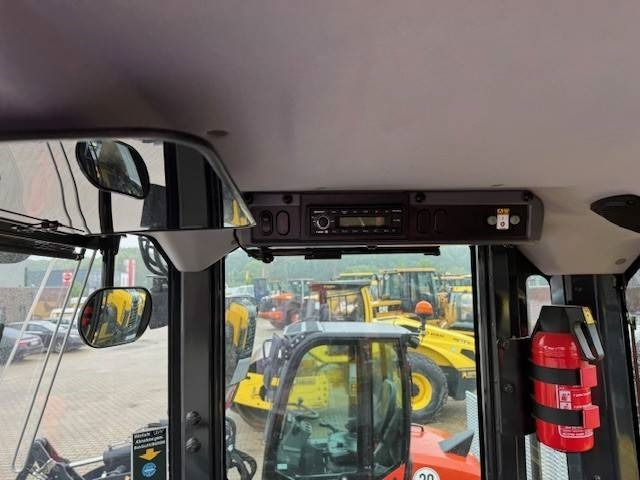Komatsu WA 320 - Utovarivač na kotačima: slika Komatsu WA 320 - Utovarivač na kotačima Komatsu WA 320 - Utovarivač na kotačima: slika Komatsu WA 320 - Utovarivač na kotačima