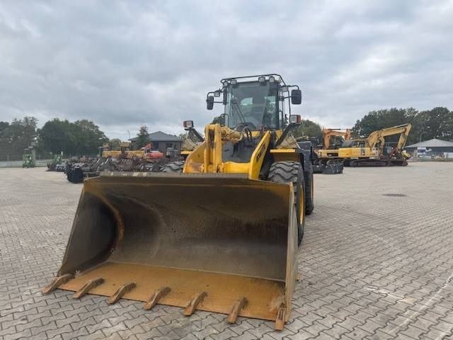 Komatsu WA 320 - Utovarivač na kotačima: slika Komatsu WA 320 - Utovarivač na kotačima Komatsu WA 320 - Utovarivač na kotačima: slika Komatsu WA 320 - Utovarivač na kotačima