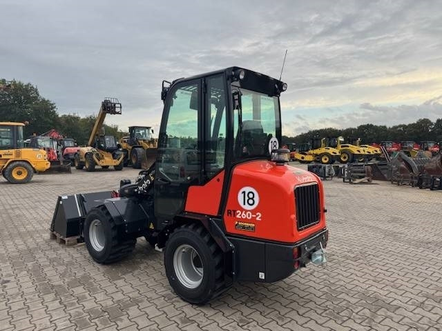 Kubota RT 260-2 - Utovarivač na kotačima: slika Kubota RT 260-2 - Utovarivač na kotačima Kubota RT 260-2 - Utovarivač na kotačima: slika Kubota RT 260-2 - Utovarivač na kotačima