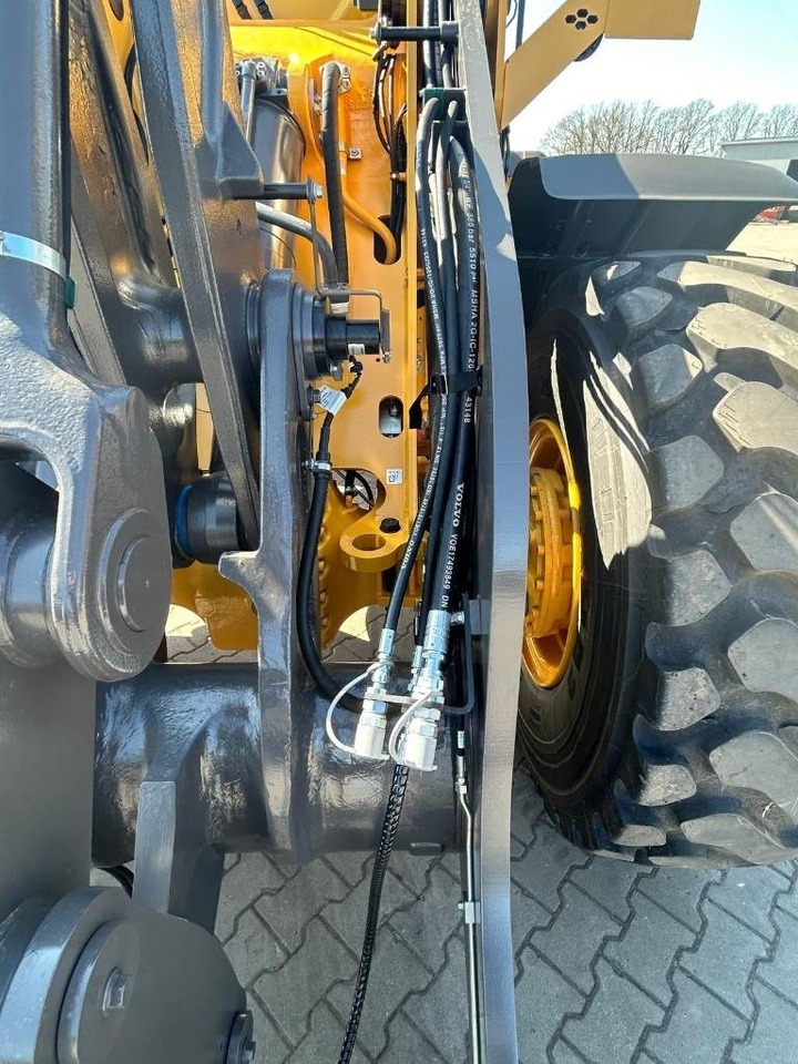Volvo L 90 H - Utovarivač na kotačima: slika Volvo L 90 H - Utovarivač na kotačima Volvo L 90 H - Utovarivač na kotačima: slika Volvo L 90 H - Utovarivač na kotačima