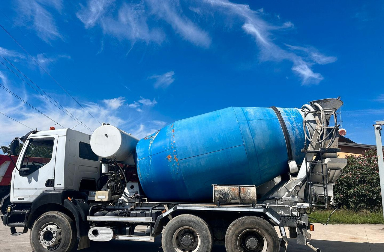 Autobetoniera Renault Kerax 420 3 assi - Automješalica: slika Autobetoniera Renault Kerax 420 3 assi - Automješalica Autobetoniera Renault Kerax 420 3 assi - Automješalica: slika Autobetoniera Renault Kerax 420 3 assi - Automješalica