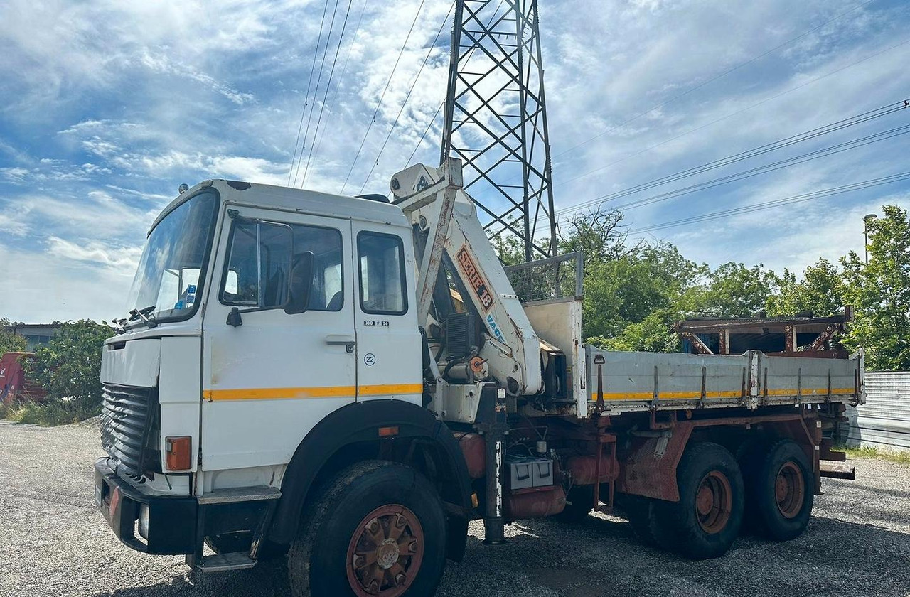 Iveco 330 26 con gru - Kamion s otvorenim sandukom, Kamion s kranom: slika  Iveco 330 26 con gru - Kamion s otvorenim sandukom, Kamion s kranom Iveco 330 26 con gru - Kamion s otvorenim sandukom, Kamion s kranom: slika  Iveco 330 26 con gru - Kamion s otvorenim sandukom, Kamion s kranom