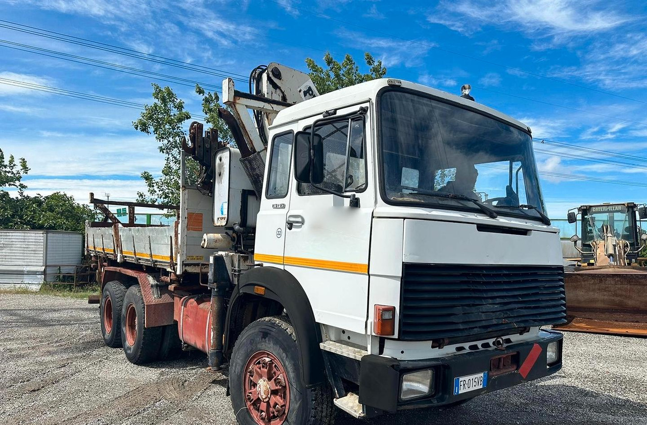 Iveco 330 26 con gru - Kamion s otvorenim sandukom, Kamion s kranom: slika  Iveco 330 26 con gru - Kamion s otvorenim sandukom, Kamion s kranom Iveco 330 26 con gru - Kamion s otvorenim sandukom, Kamion s kranom: slika  Iveco 330 26 con gru - Kamion s otvorenim sandukom, Kamion s kranom