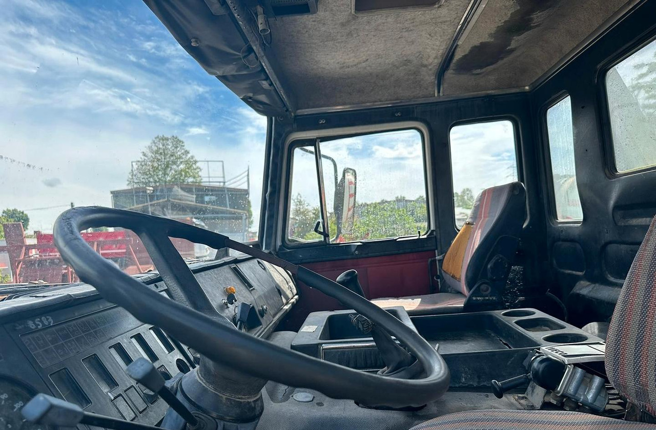 Iveco 330 26 con gru - Kamion s otvorenim sandukom, Kamion s kranom: slika  Iveco 330 26 con gru - Kamion s otvorenim sandukom, Kamion s kranom Iveco 330 26 con gru - Kamion s otvorenim sandukom, Kamion s kranom: slika  Iveco 330 26 con gru - Kamion s otvorenim sandukom, Kamion s kranom