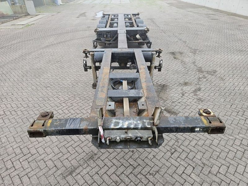 Broshuis MFCC Multi - Lifting axle - 2x20FT / 40FTHC / 45FTHC - Transporter kontejnera/ Poluprikolica s izmjenjivim sanducima: slika Broshuis MFCC Multi - Lifting axle - 2x20FT / 40FTHC / 45FTHC - Transporter kontejnera/ Poluprikolica s izmjenjivim sanducima Broshuis MFCC Multi - Lifting axle - 2x20FT / 40FTHC / 45FTHC - Transporter kontejnera/ Poluprikolica s izmjenjivim sanducima: slika Broshuis MFCC Multi - Lifting axle - 2x20FT / 40FTHC / 45FTHC - Transporter kontejnera/ Poluprikolica s izmjenjivim sanducima