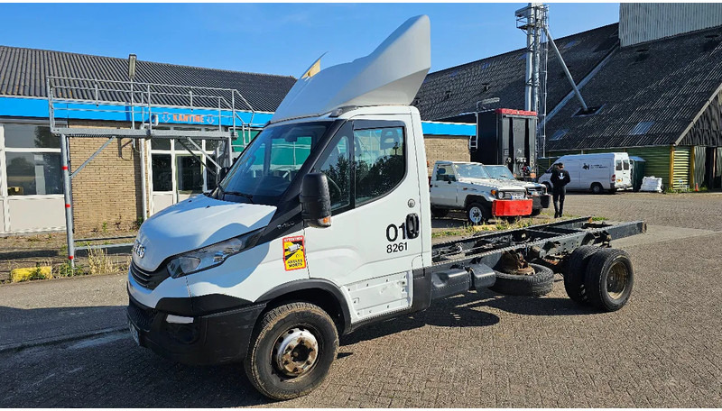 Iveco Daily IS70CI2BA - Kamion-šasija: slika Iveco Daily IS70CI2BA - Kamion-šasija Iveco Daily IS70CI2BA - Kamion-šasija: slika Iveco Daily IS70CI2BA - Kamion-šasija