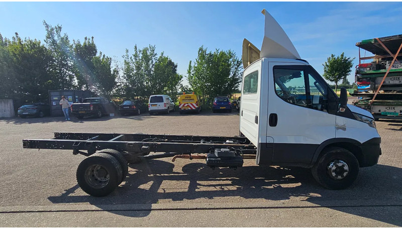 Iveco Daily IS70CI2BA - Kamion-šasija: slika Iveco Daily IS70CI2BA - Kamion-šasija Iveco Daily IS70CI2BA - Kamion-šasija: slika Iveco Daily IS70CI2BA - Kamion-šasija