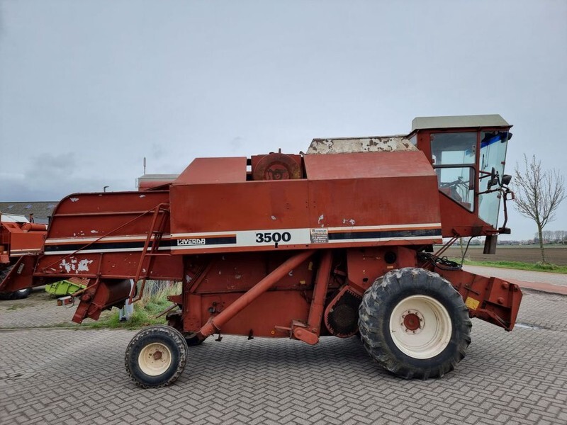 Laverda 3500 - Kombajn za žetvu: slika Laverda 3500 - Kombajn za žetvu Laverda 3500 - Kombajn za žetvu: slika Laverda 3500 - Kombajn za žetvu