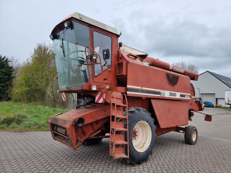 Laverda 3500 - Kombajn za žetvu: slika Laverda 3500 - Kombajn za žetvu Laverda 3500 - Kombajn za žetvu: slika Laverda 3500 - Kombajn za žetvu