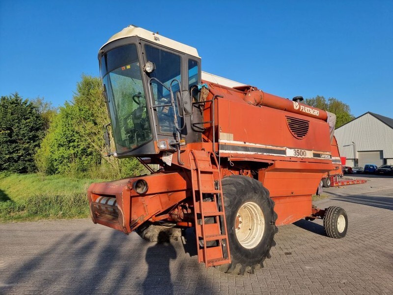 Laverda 3500 - Kombajn za žetvu: slika Laverda 3500 - Kombajn za žetvu Laverda 3500 - Kombajn za žetvu: slika Laverda 3500 - Kombajn za žetvu