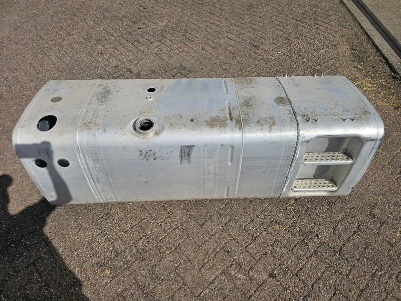 MAN Brandstoftank 760 Liter - L210 B70 H70 - Onderdeel nr. 81.12201-6503 - Spremnik goriva za Kamion: slika MAN Brandstoftank 760 Liter - L210 B70 H70 - Onderdeel nr. 81.12201-6503 - Spremnik goriva za Kamion MAN Brandstoftank 760 Liter - L210 B70 H70 - Onderdeel nr. 81.12201-6503 - Spremnik goriva za Kamion: slika MAN Brandstoftank 760 Liter - L210 B70 H70 - Onderdeel nr. 81.12201-6503 - Spremnik goriva za Kamion