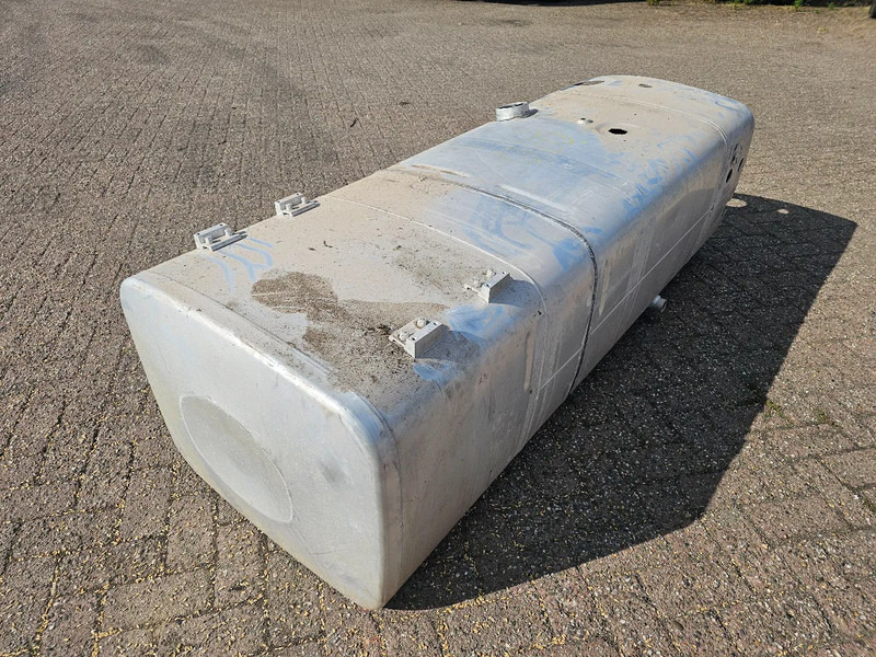 MAN Brandstoftank 760 Liter - L210 B70 H70 - Onderdeel nr. 81.12201-6503 - Spremnik goriva za Kamion: slika MAN Brandstoftank 760 Liter - L210 B70 H70 - Onderdeel nr. 81.12201-6503 - Spremnik goriva za Kamion MAN Brandstoftank 760 Liter - L210 B70 H70 - Onderdeel nr. 81.12201-6503 - Spremnik goriva za Kamion: slika MAN Brandstoftank 760 Liter - L210 B70 H70 - Onderdeel nr. 81.12201-6503 - Spremnik goriva za Kamion