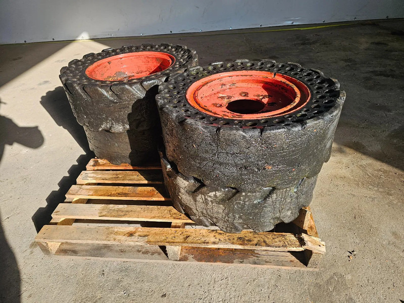 Michelin 30x10-16 - Guma za Kamion: slika Michelin 30x10-16 - Guma za Kamion Michelin 30x10-16 - Guma za Kamion: slika Michelin 30x10-16 - Guma za Kamion