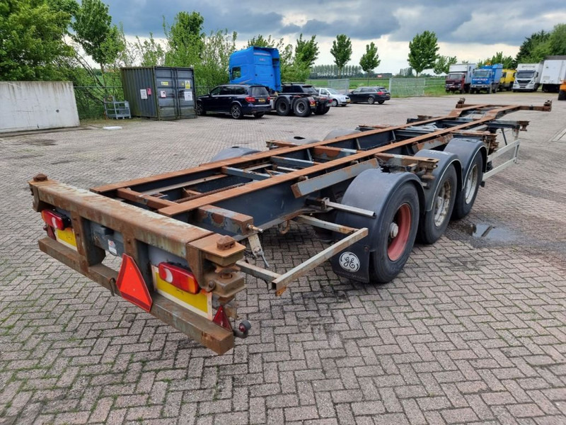 Netam-Fruehauf SMB - Drumbrakes - Transporter kontejnera/ Poluprikolica s izmjenjivim sanducima: slika Netam-Fruehauf SMB - Drumbrakes - Transporter kontejnera/ Poluprikolica s izmjenjivim sanducima Netam-Fruehauf SMB - Drumbrakes - Transporter kontejnera/ Poluprikolica s izmjenjivim sanducima: slika Netam-Fruehauf SMB - Drumbrakes - Transporter kontejnera/ Poluprikolica s izmjenjivim sanducima