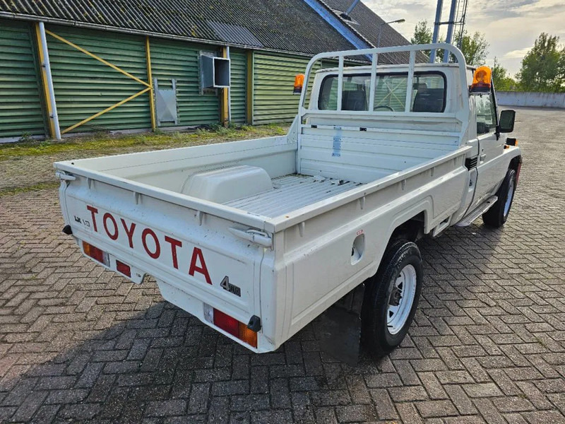 Toyota Land Cruiser LB71MOD - Pick-up: slika Toyota Land Cruiser LB71MOD - Pick-up Toyota Land Cruiser LB71MOD - Pick-up: slika Toyota Land Cruiser LB71MOD - Pick-up