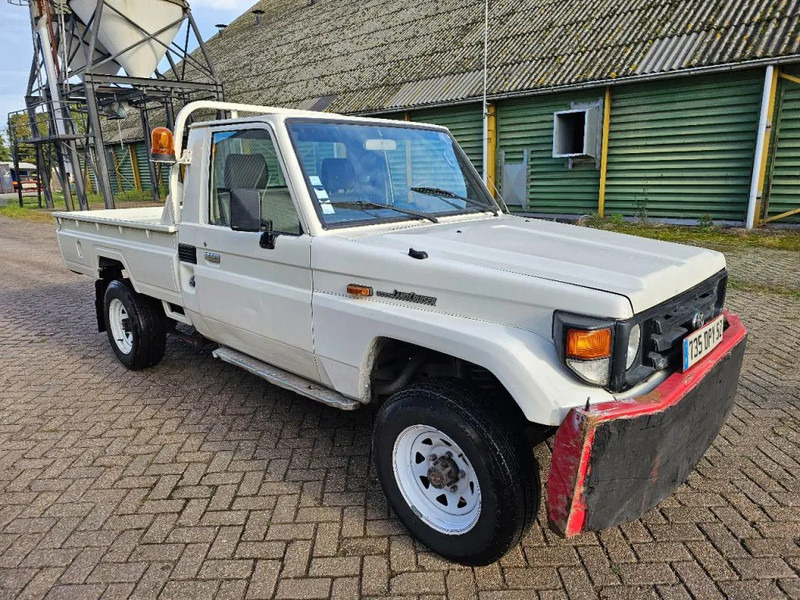 Toyota Land Cruiser LB71MOD - Pick-up: slika Toyota Land Cruiser LB71MOD - Pick-up Toyota Land Cruiser LB71MOD - Pick-up: slika Toyota Land Cruiser LB71MOD - Pick-up