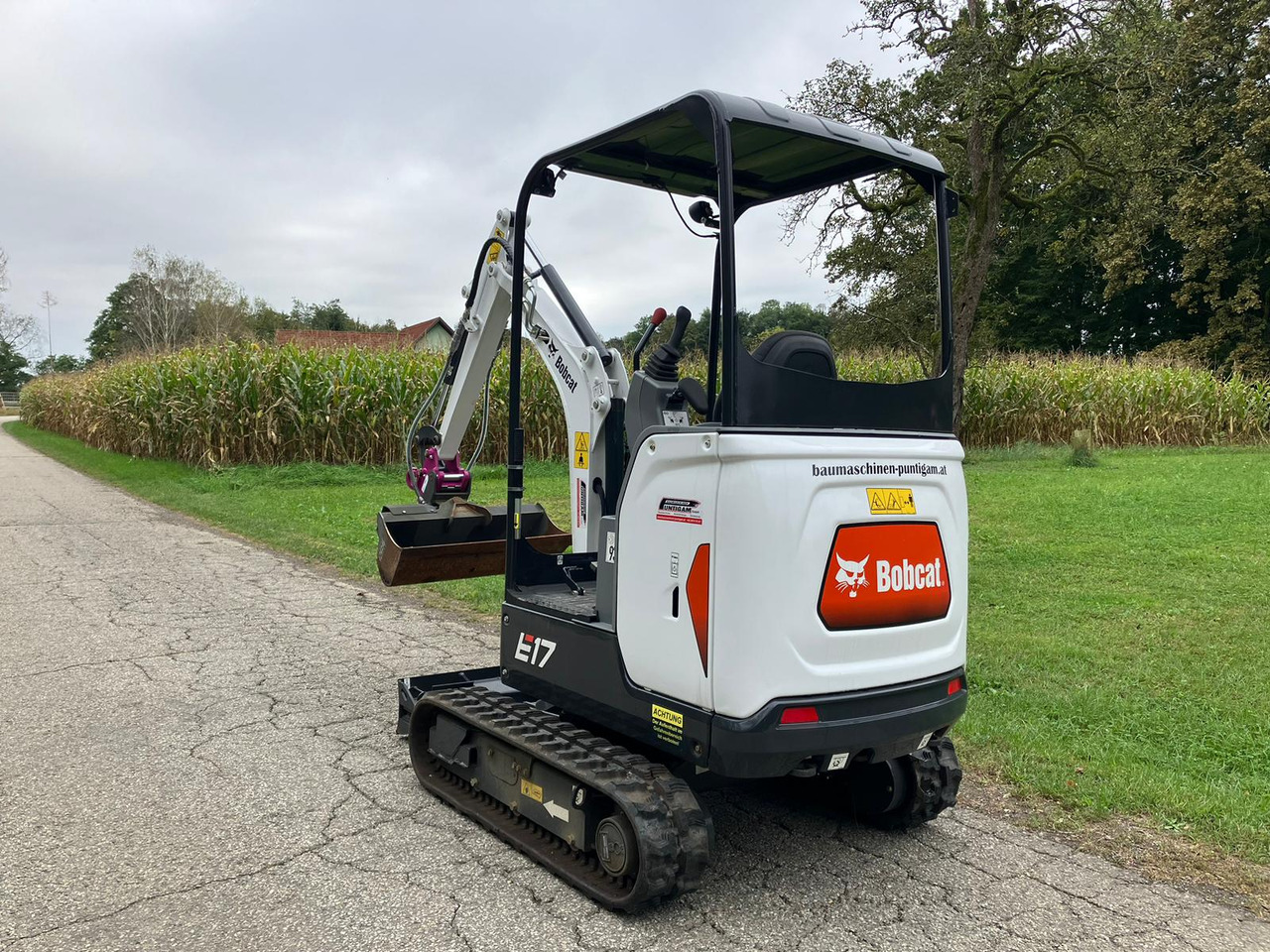 Mini bager BOBCAT E17: slika Mini bager BOBCAT E17