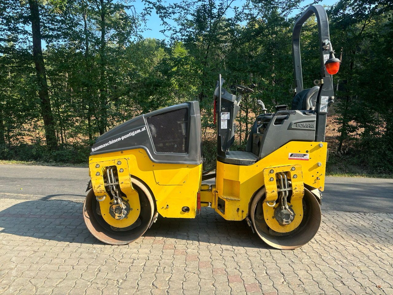 BOMAG BW 120 AD-5 - Mini valjak: slika BOMAG BW 120 AD-5 - Mini valjak BOMAG BW 120 AD-5 - Mini valjak: slika BOMAG BW 120 AD-5 - Mini valjak