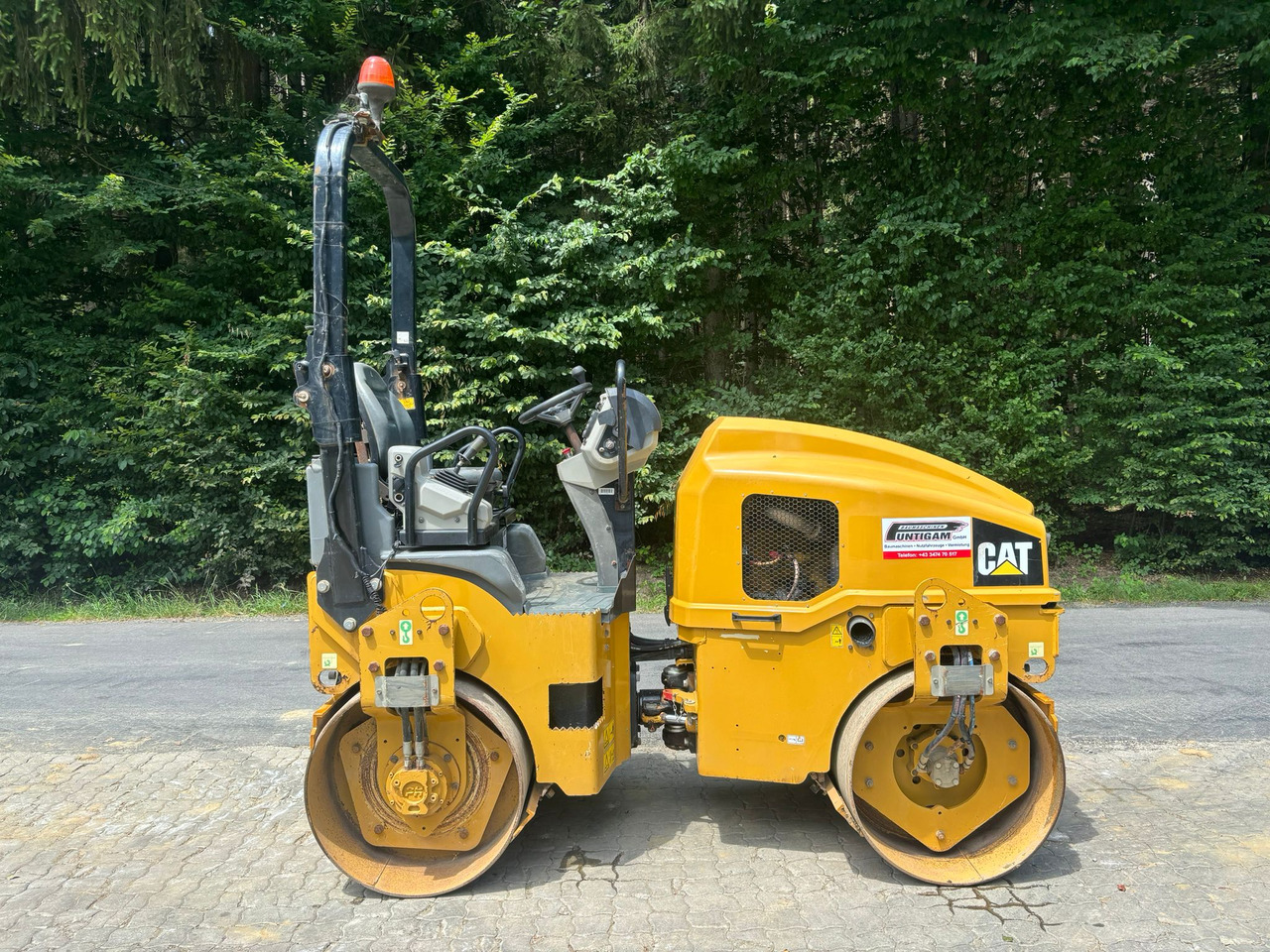 CATERPILLAR CB 4 B - Mini valjak: slika CATERPILLAR CB 4 B - Mini valjak CATERPILLAR CB 4 B - Mini valjak: slika CATERPILLAR CB 4 B - Mini valjak