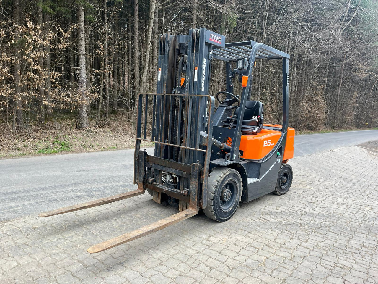 Doosan D 25 GP - Diesel viličar: slika Doosan D 25 GP - Diesel viličar Doosan D 25 GP - Diesel viličar: slika Doosan D 25 GP - Diesel viličar