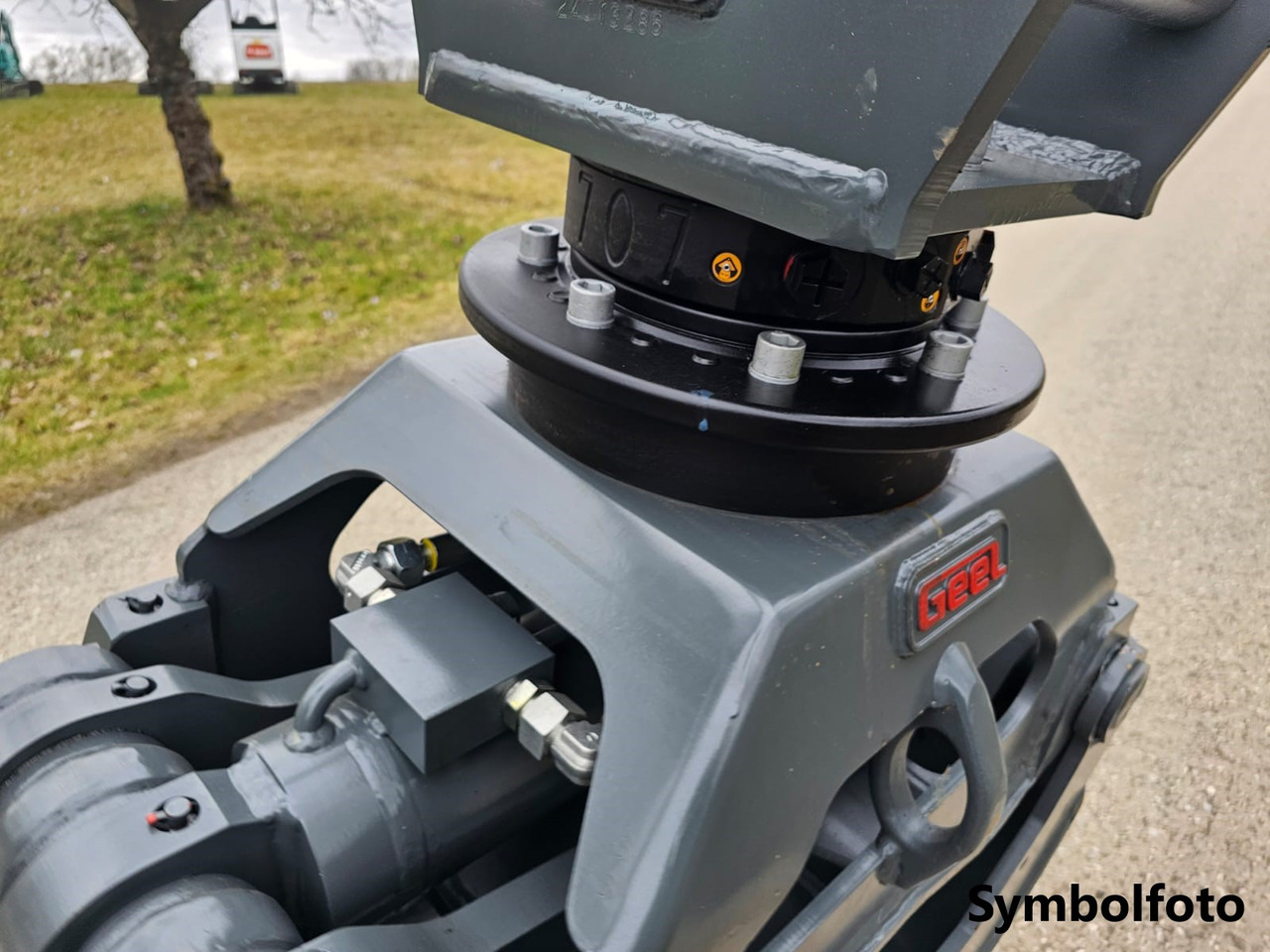 Geel UG 15 - Grajfer za Bager gusjeničar: slika Geel UG 15 - Grajfer za Bager gusjeničar Geel UG 15 - Grajfer za Bager gusjeničar: slika Geel UG 15 - Grajfer za Bager gusjeničar