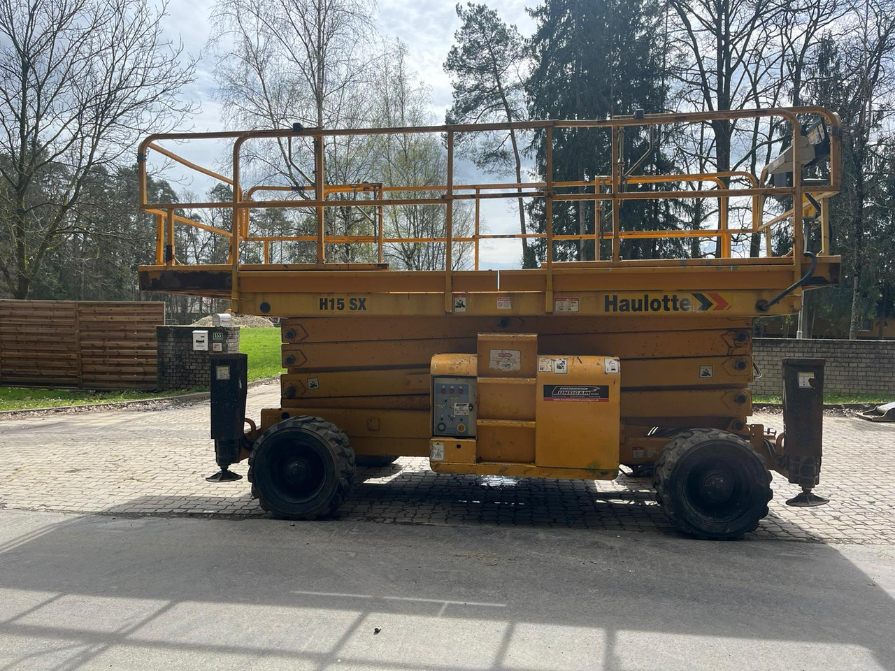 HAULOTTE H 15 SX - Podizna platforma: slika HAULOTTE H 15 SX - Podizna platforma HAULOTTE H 15 SX - Podizna platforma: slika HAULOTTE H 15 SX - Podizna platforma
