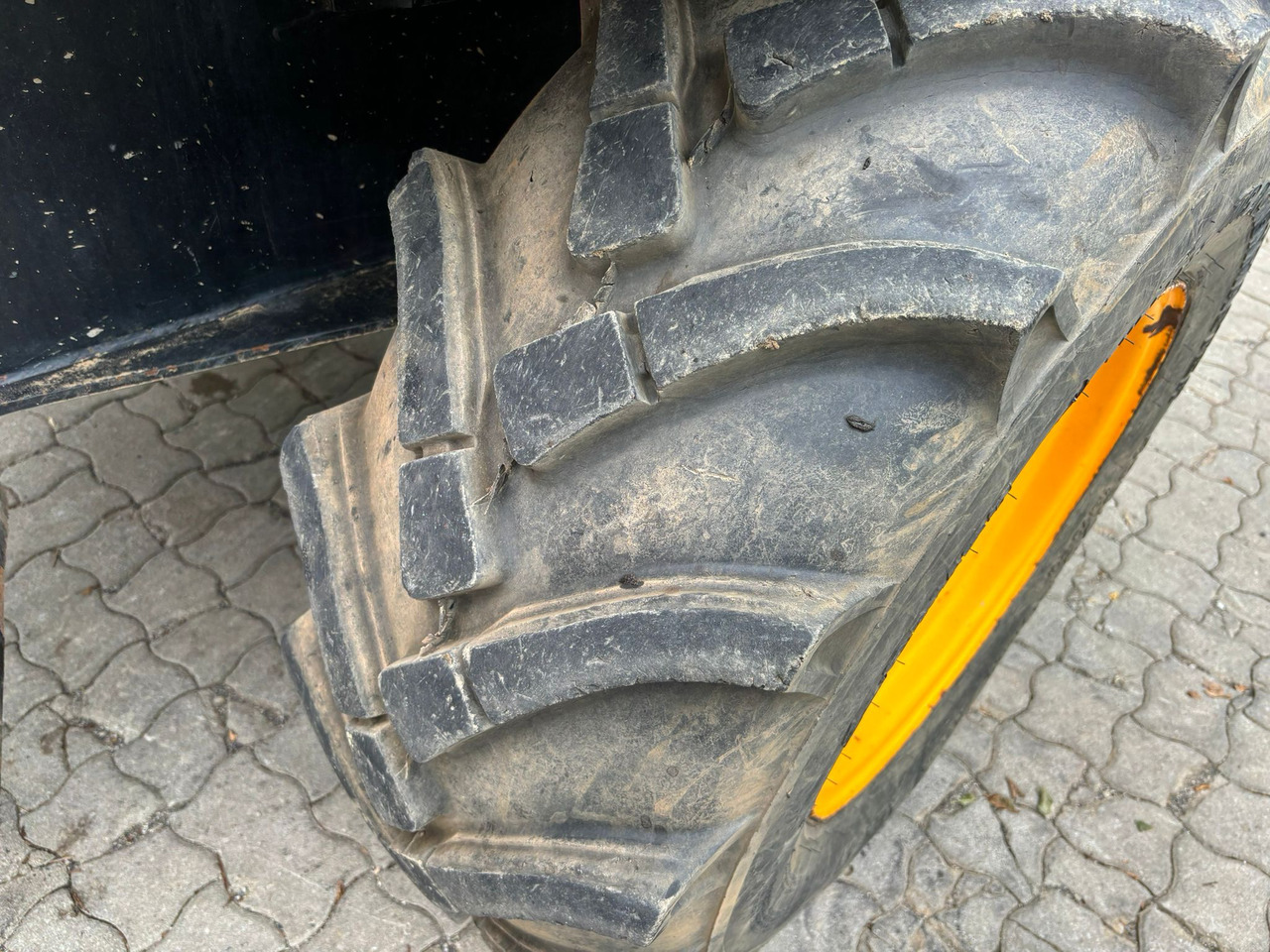 Zglobni istovarivač JCB 6 TST: slika Zglobni istovarivač JCB 6 TST