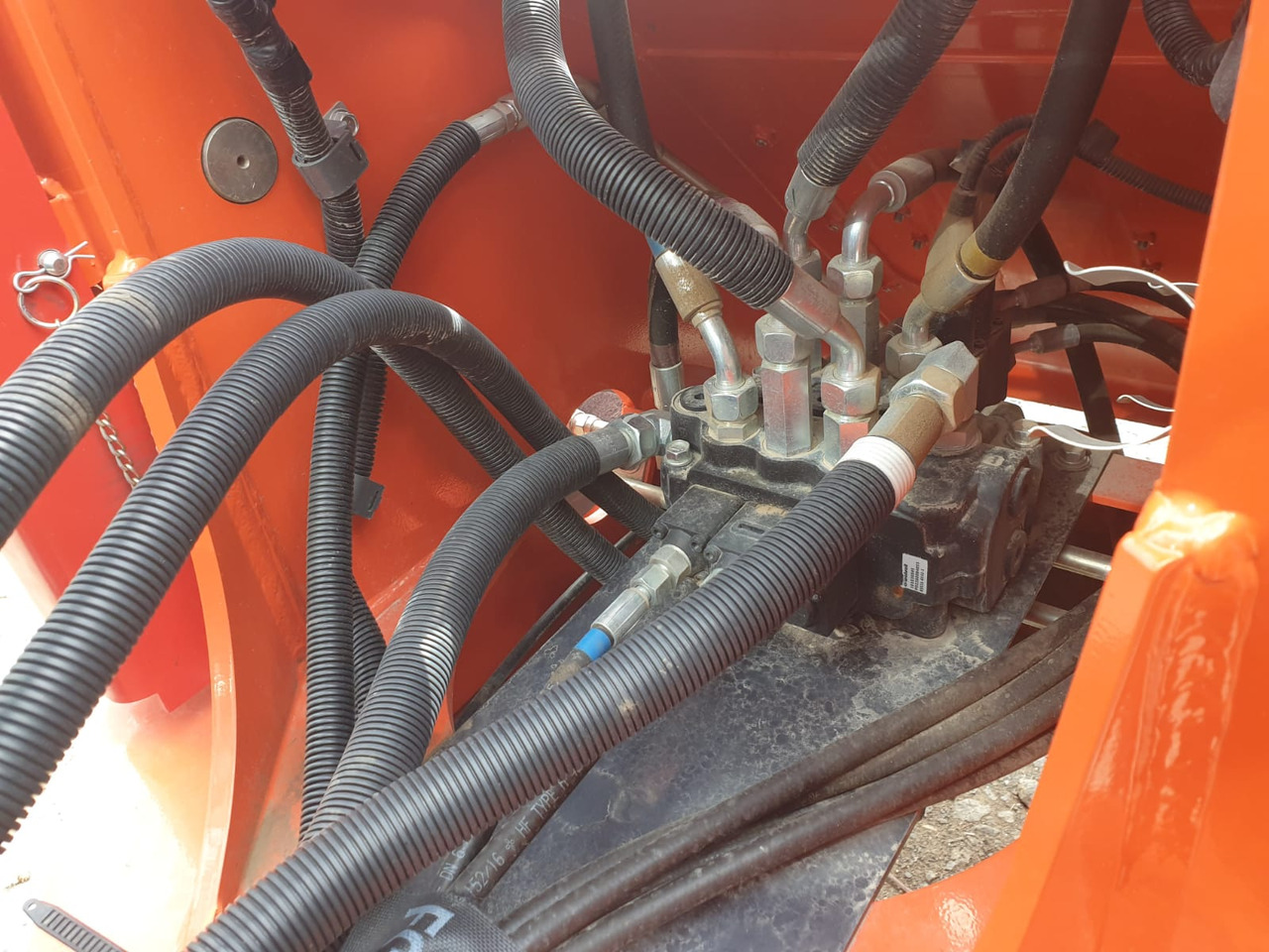 Zakup KUBOTA R 070 KUBOTA R 070: slika Zakup KUBOTA R 070 KUBOTA R 070