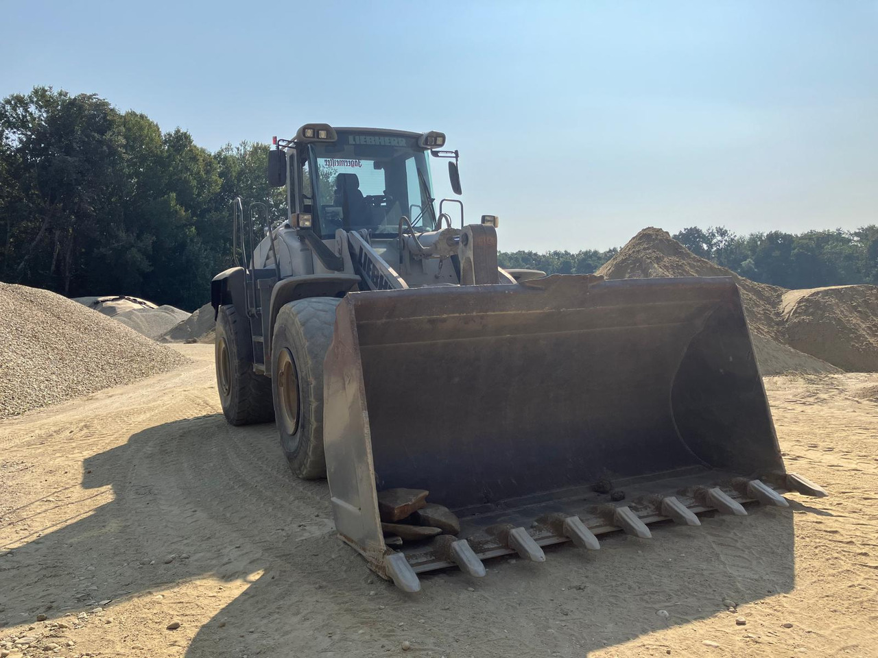 LIEBHERR L 566 - Utovarivač na kotačima: slika LIEBHERR L 566 - Utovarivač na kotačima LIEBHERR L 566 - Utovarivač na kotačima: slika LIEBHERR L 566 - Utovarivač na kotačima